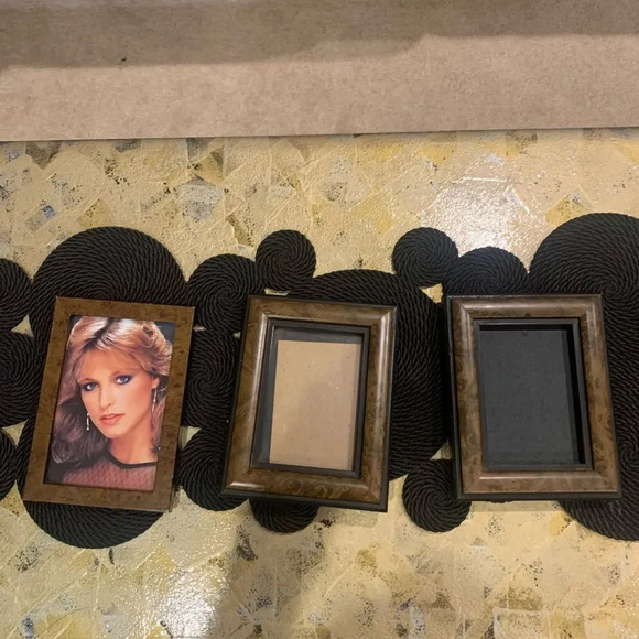 Elegant Set of 3  picture frames - timeless charm! - Picture 2 of 3